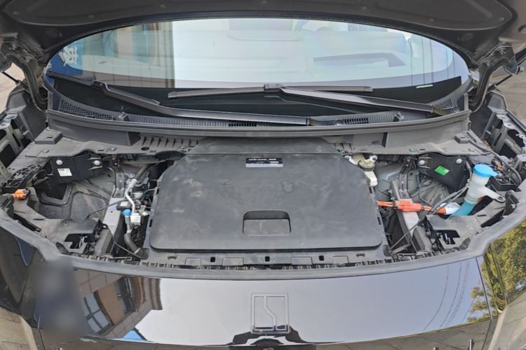 Used Zeekr 009 2024 7-Seater Walk-Through Version Four-Wheel Drive 108 kWh Engine Bay