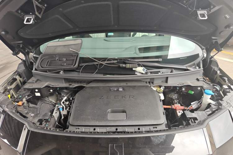 Used Zeekr 009 2024 Six-Seat Executive Version 4WD 108 kWh Engine Bay