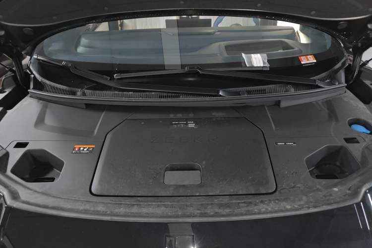 Used Zeekr 009 2024 Six-Seat Executive Version 4WD 108 kWh Engine Bay