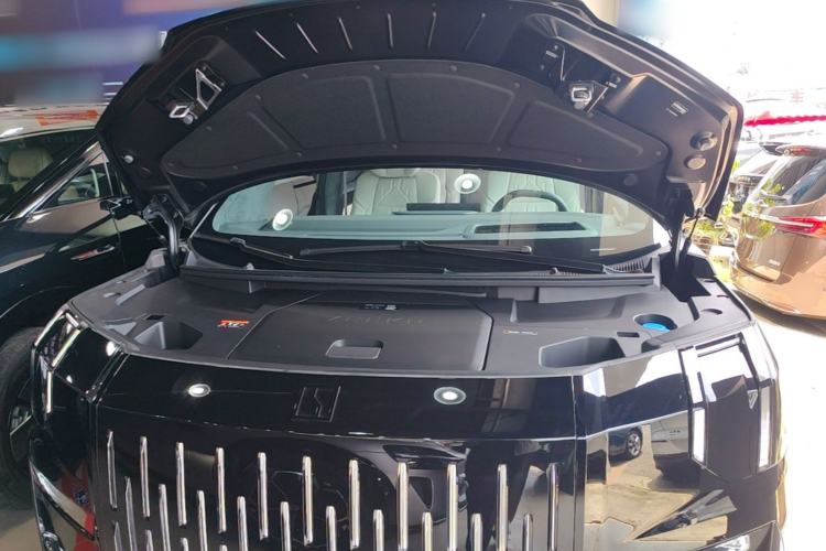 Used Zeekr 009 2024 7-Seater Walk-Through Version Four-Wheel Drive 108 kWh Engine Bay