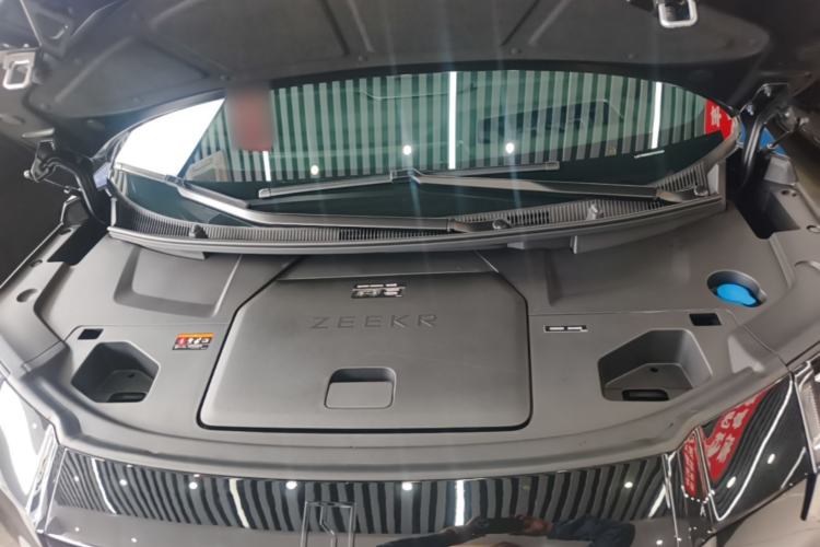 Used Zeekr 009 2024 7-Seater Aisle Version 108 kWh Engine Bay