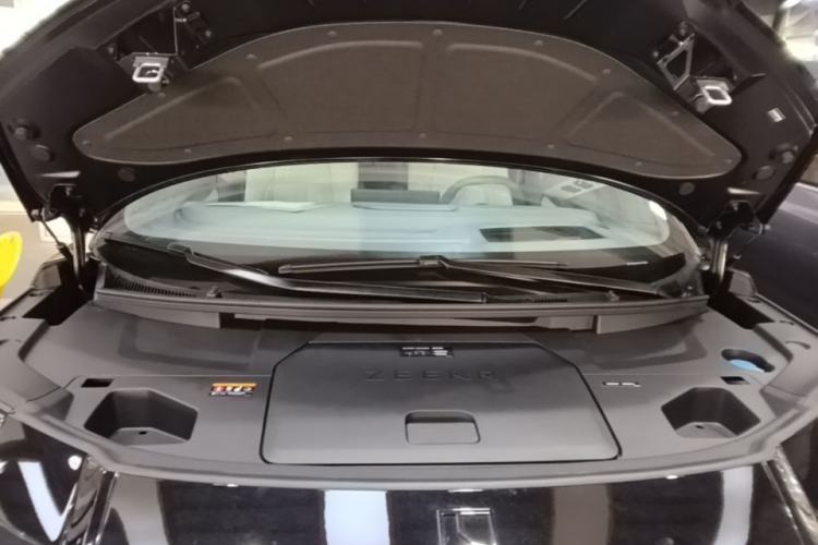Used Zeekr 009 2024 7-Seater Walk-Through Version Four-Wheel Drive 108 kWh Engine Bay