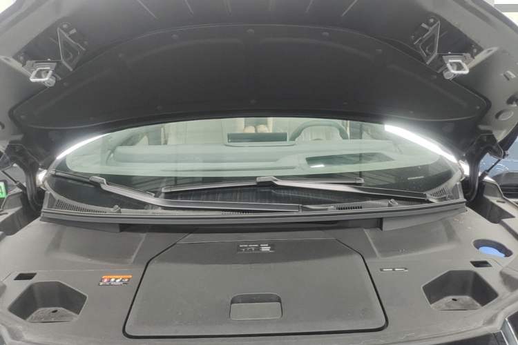 Used Zeekr 009 2024 Six-Seat Executive Version 4WD 108 kWh Engine Bay