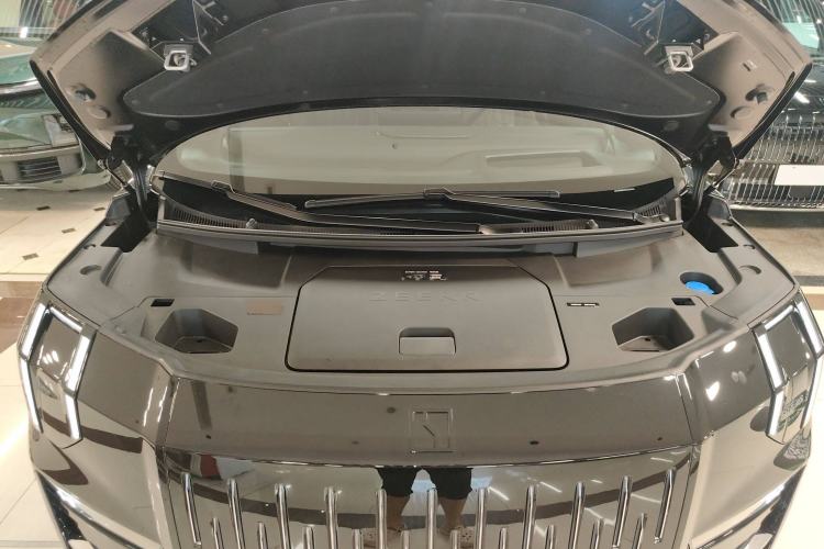 Used Zeekr 009 2024 7-Seater Aisle Version 108 kWh Engine Bay