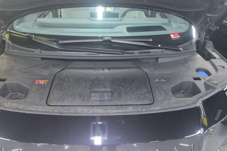 Used Zeekr 009 2024 Six-Seat Executive Version 4WD 108 kWh Engine Bay
