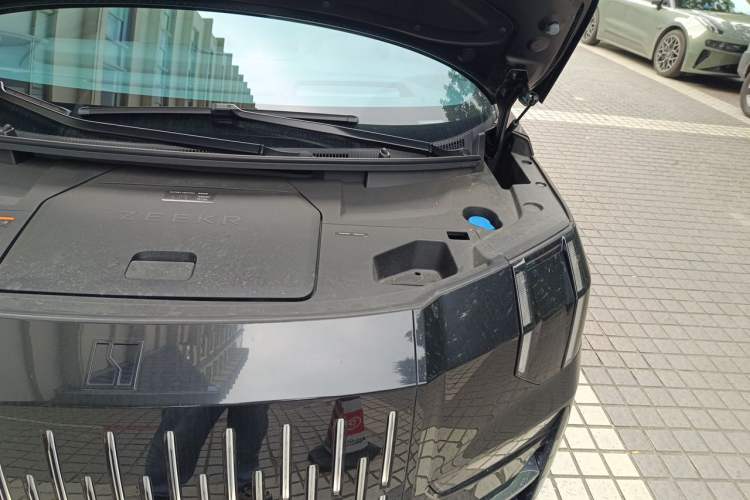 Used Zeekr 009 2024 7-Seater Aisle Version 108 kWh Engine Bay Left