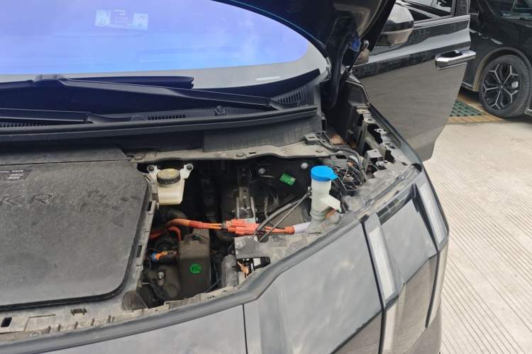 Used Zeekr 009 2024 7-Seater Aisle Version 108 kWh Engine Bay Left