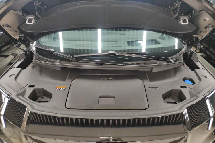 Used Zeekr 009 2024 7-Seater Aisle Version 108 kWh Engine Bay
