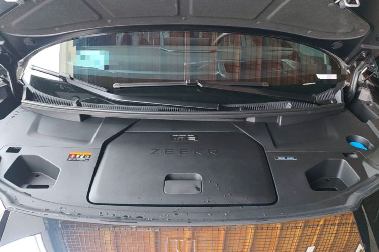 Used Zeekr 009 2024 7-Seater Walk-Through Version Four-Wheel Drive 108 kWh Engine Bay