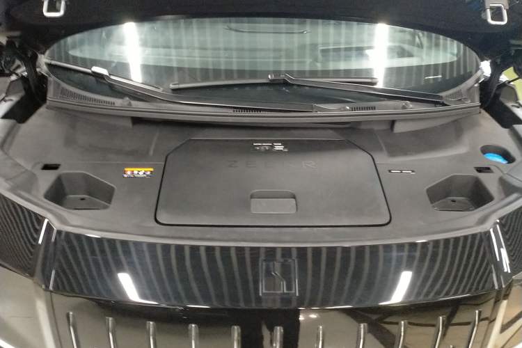 Used Zeekr 009 2024 7-Seater Aisle Version 108 kWh Engine Bay