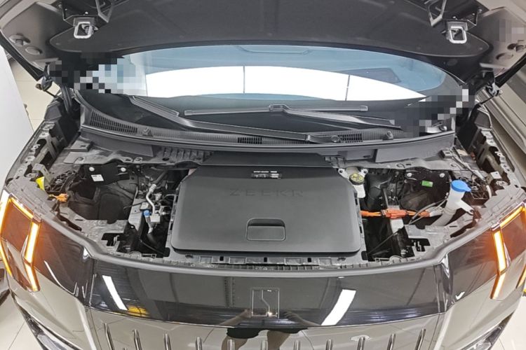 Used Zeekr 009 2024 7-Seater Walk-Through Version Four-Wheel Drive 108 kWh Engine Bay