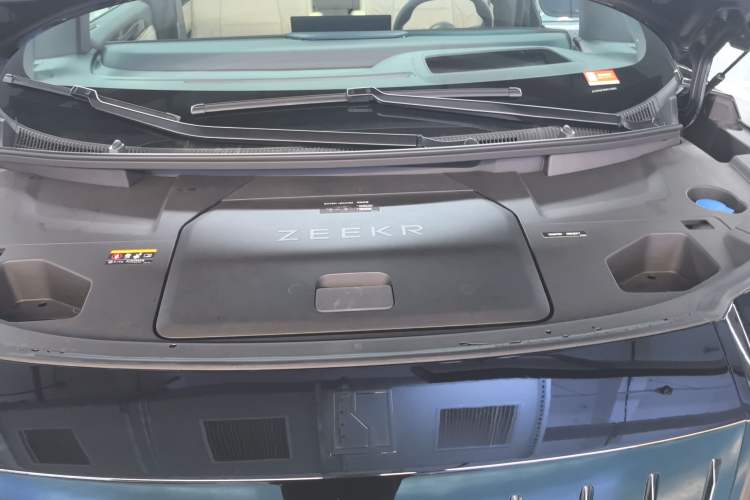 Used Zeekr 009 2024 7-Seater Walk-Through Version Four-Wheel Drive 108 kWh Engine Bay