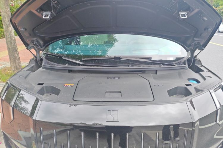 Used Zeekr 009 2024 Six-Seat Executive Version 4WD 108 kWh Engine Bay