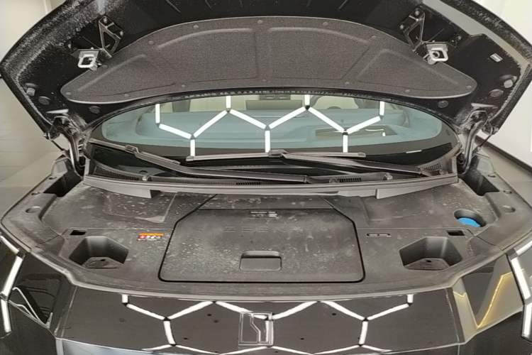 Used Zeekr 009 2024 Six-Seat Executive Version 4WD 108 kWh Engine Bay