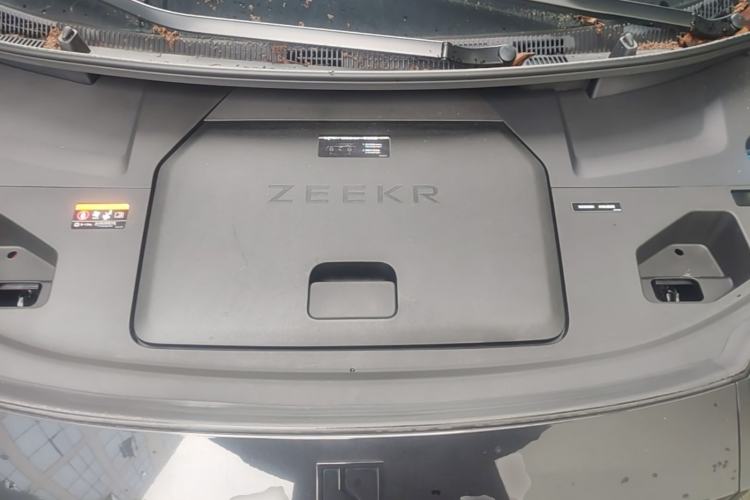 Used Zeekr 009 2024 Six-Seat Executive Version 4WD 108 kWh Engine Bay