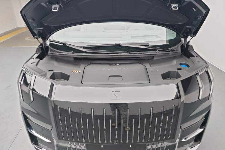 Used Zeekr 009 2024 Six-Seat Executive Version 4WD 108 kWh Engine Bay