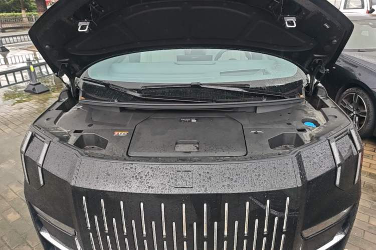 Used Zeekr 009 2024 7-Seater Aisle Version 108 kWh Engine Bay