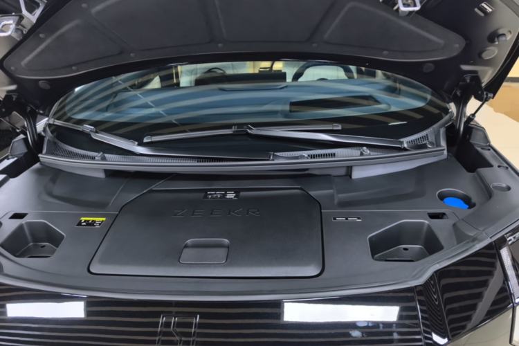 Used Zeekr 009 2024 Six-Seat Executive Version 4WD 108 kWh Engine Bay