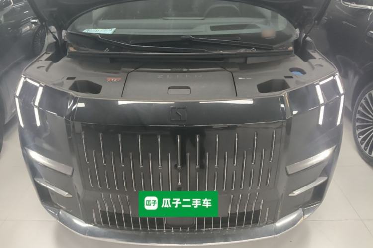 Used Zeekr 009 2024 7-Seater Walk-Through Version Four-Wheel Drive 108 kWh Engine Bay