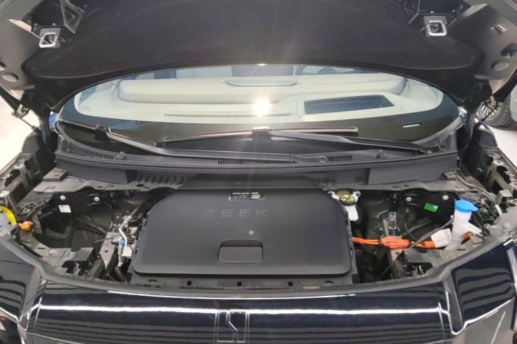 Used Zeekr 009 2024 7-Seater Aisle Version 108 kWh Engine Bay