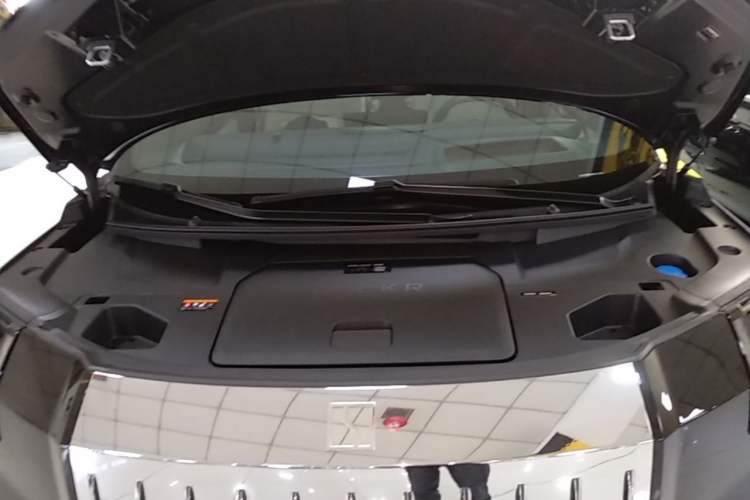 Used Zeekr 009 2024 7-Seater Aisle Version 108 kWh Engine Bay