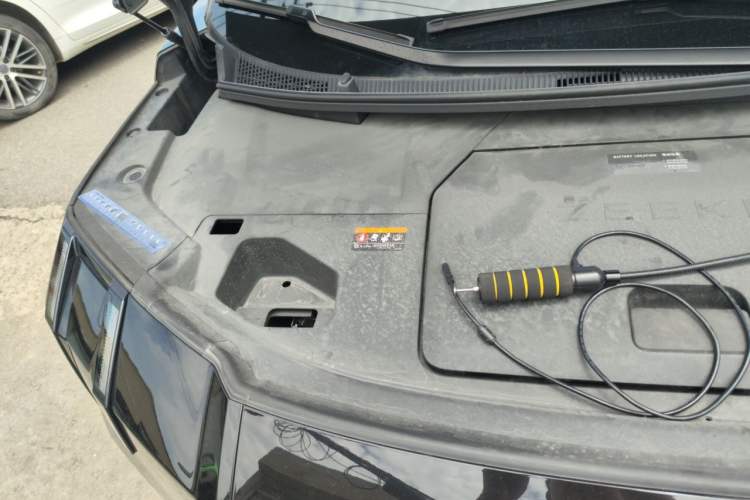 Used Zeekr 009 2024 Six-Seat Executive Version 4WD 108 kWh Engine Bay Right