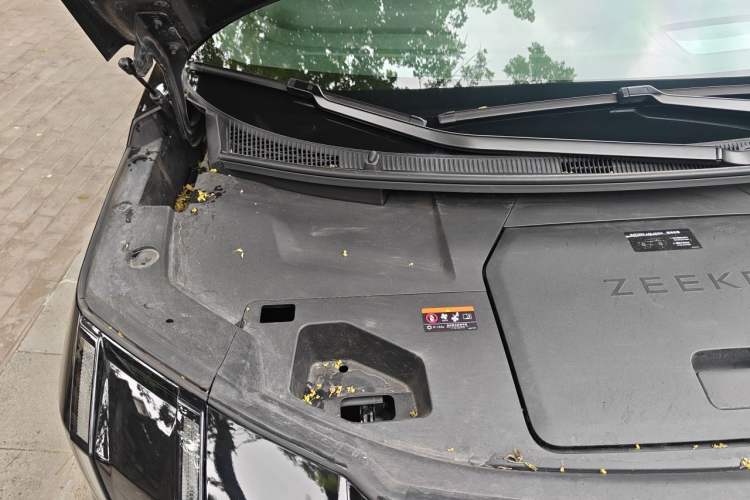 Used Zeekr 009 2024 GAC Trumpchi Engine Bay Right