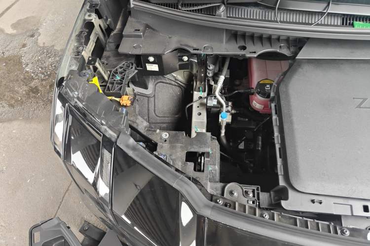 Used Zeekr 009 2024 Six-Seat Executive Version 4WD 108 kWh Engine Bay Right
