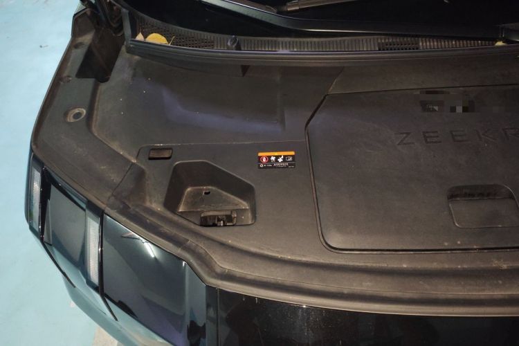 Used Zeekr 009 2024 7-Seater Aisle Version 108 kWh Engine Bay Right