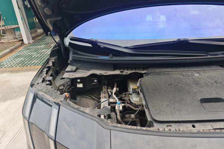 Used Zeekr 009 2024 7-Seater Aisle Version 108 kWh Engine Bay Right