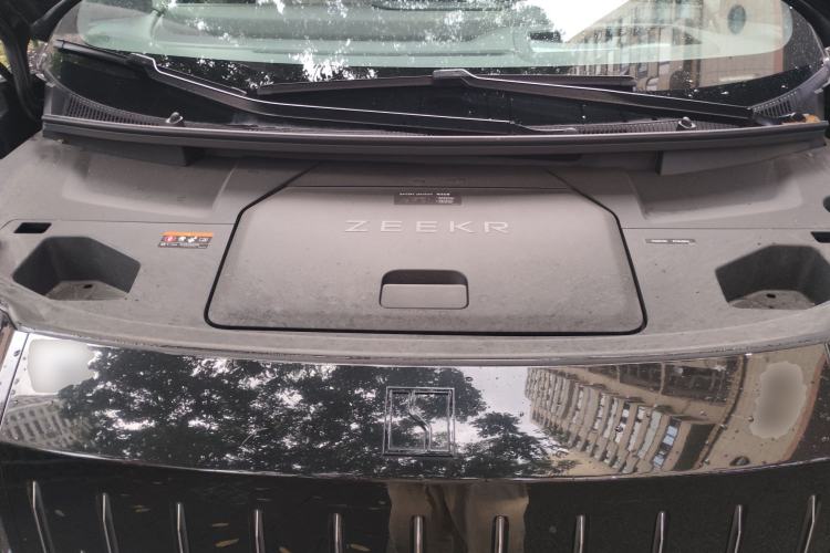 Used Zeekr 009 2024 7-Seater Aisle Version 108 kWh Engine Bay