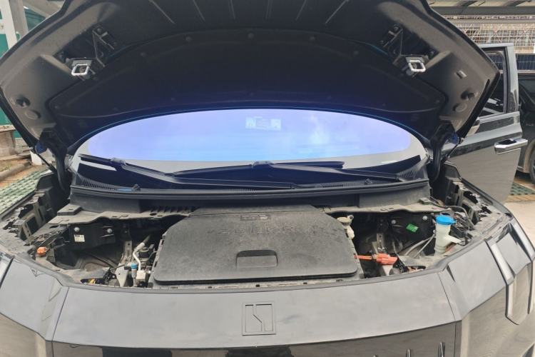 Used Zeekr 009 2024 7-Seater Aisle Version 108 kWh Engine Bay