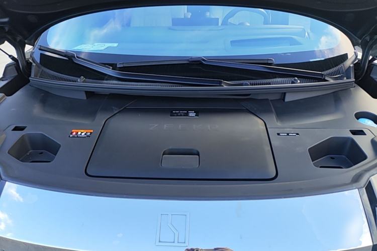 Used Zeekr 009 2024 7-Seater Aisle Version 108 kWh Engine Bay