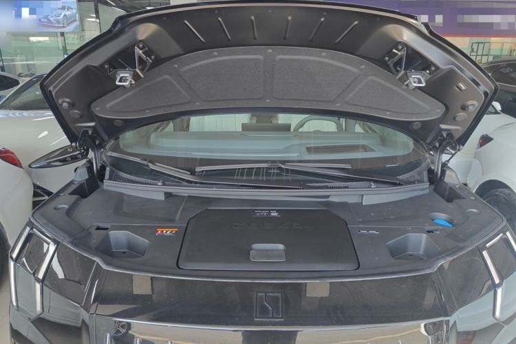 Used Zeekr 009 2024 7-Seater Aisle Version 108 kWh Engine Bay