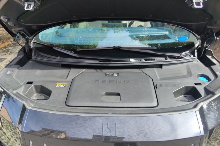 Used Zeekr 009 2024 7-Seater Walk-Through Version Four-Wheel Drive 108 kWh Engine Bay