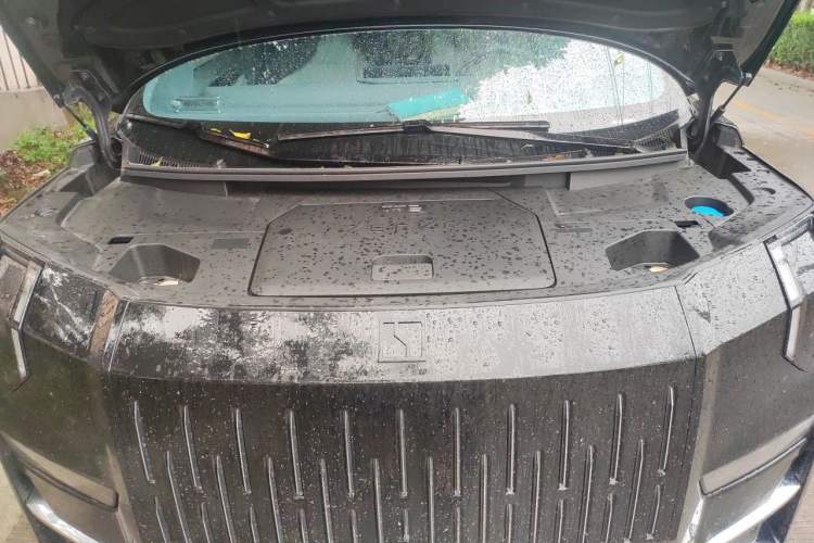 Used Zeekr 009 2024 Six-Seat Executive Version 4WD 108 kWh Engine Bay