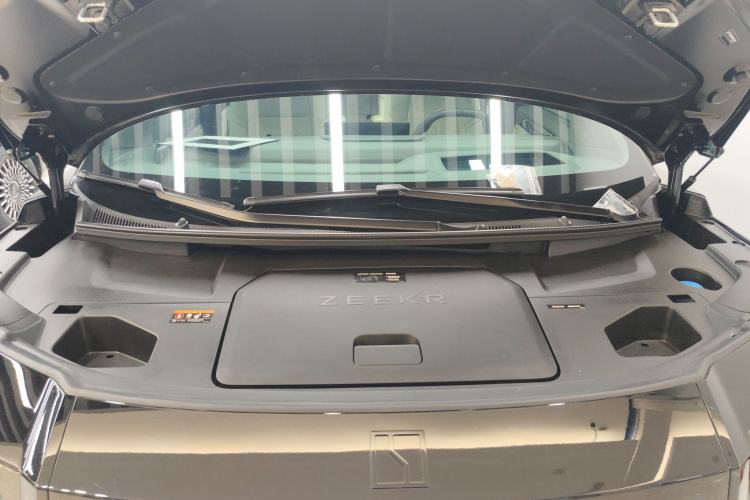 Used Zeekr 009 2024 7-Seater Walk-Through Version Four-Wheel Drive 108 kWh Engine Bay