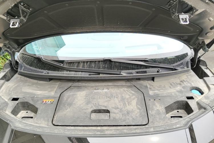 Used Zeekr 009 2024 7-Seater Aisle Version 108 kWh Engine Bay