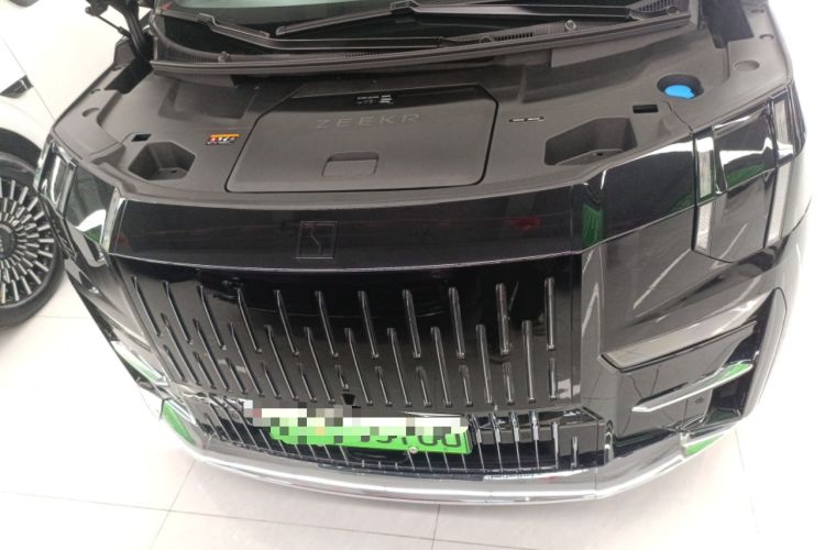 Used Zeekr 009 2024 7-Seater Walk-Through Version Four-Wheel Drive 108 kWh Engine Bay
