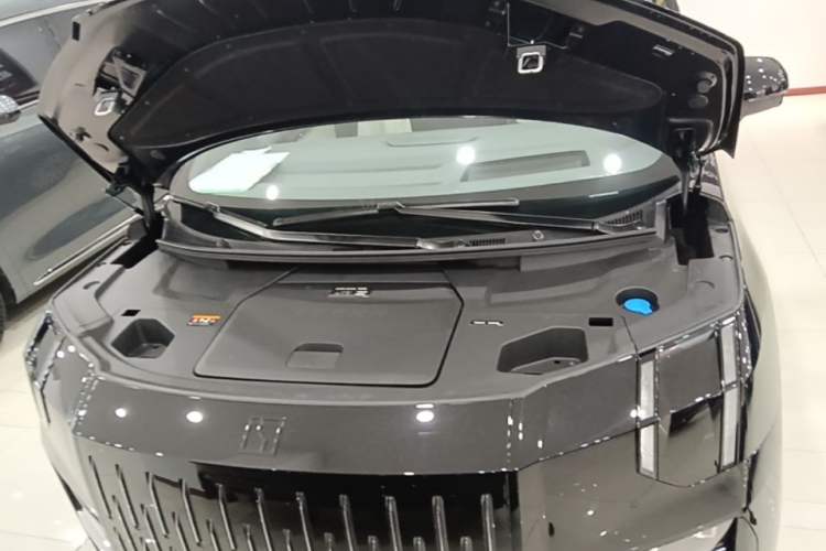 Used Zeekr 009 2024 Six-Seat Executive Version 4WD 108 kWh Engine Bay