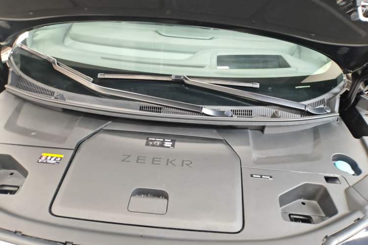 Used Zeekr 009 2024 7-Seater Aisle Version 108 kWh Engine Bay