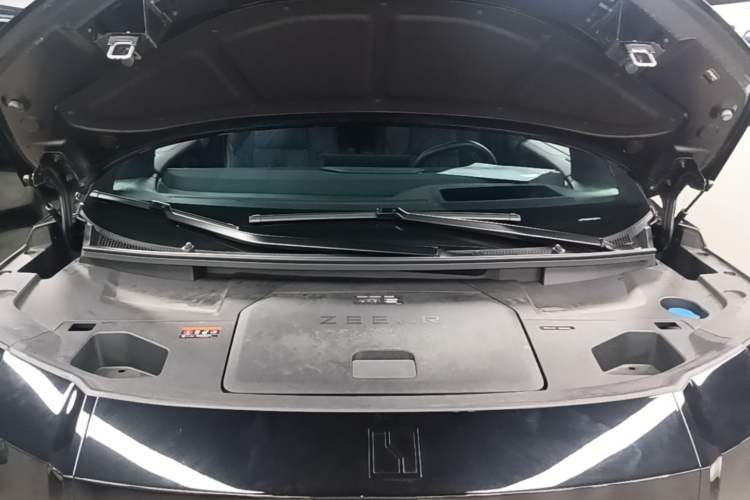 Used Zeekr 009 2024 Six-Seat Executive Version 4WD 108 kWh Engine Bay