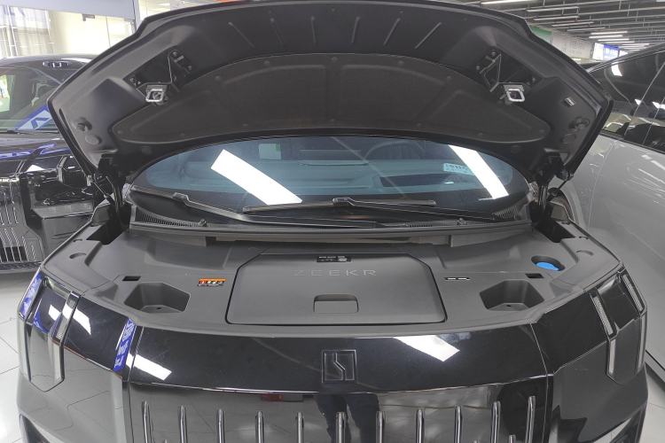 Used Zeekr 009 2024 7-Seater Aisle Version 108 kWh Engine Bay