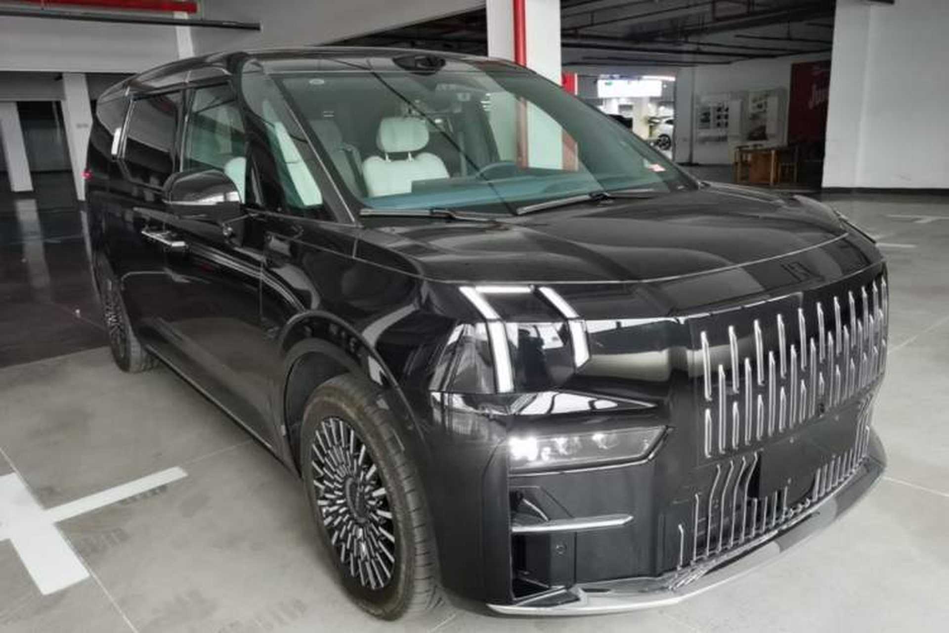 Used Zeekr 009 2024 Six-Seat Executive Version 4WD 108 kWh Exterior 1
