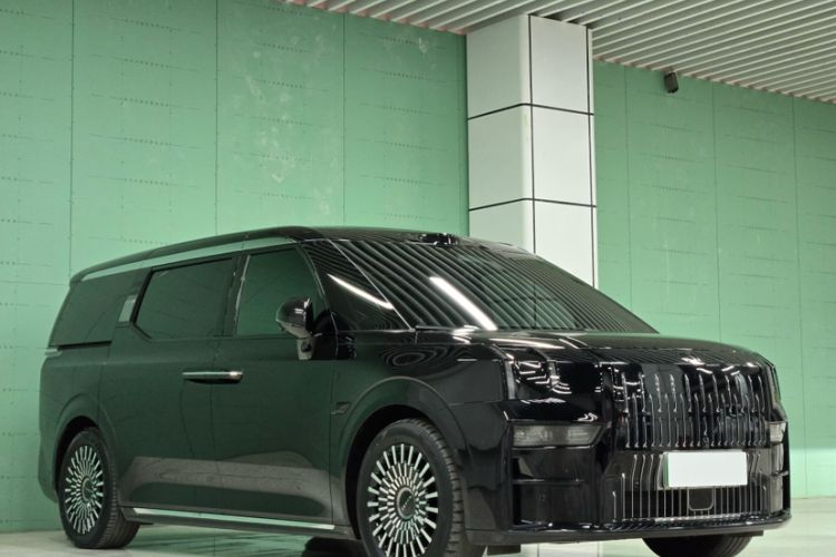 Used Zeekr 009 2024 Six-Seat Executive Version 4WD 108 kWh Exterior 1