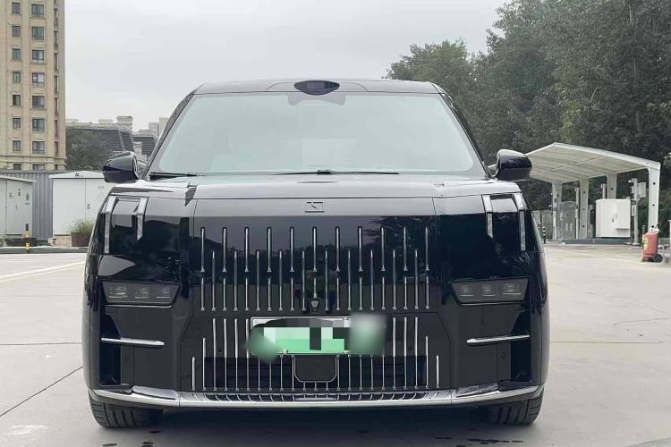 Used Zeekr 009 2024 7-Seater Aisle Version 108 kWh Exterior 1