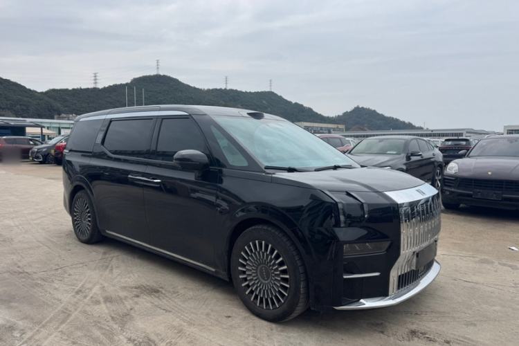Used Zeekr 009 2024 7-Seater Aisle Version 108 kWh Exterior 1