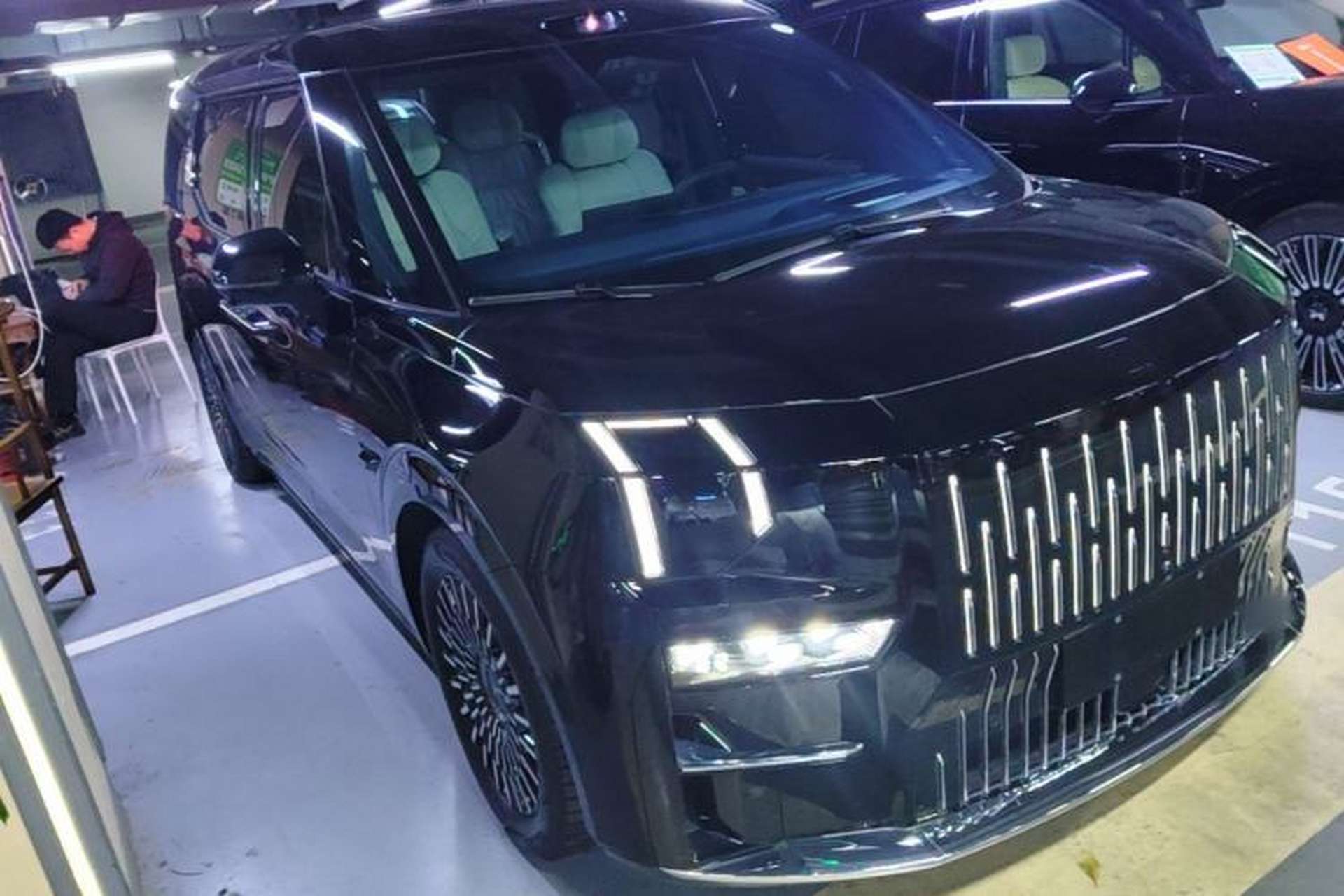 Used Zeekr 009 2024 7-Seater Aisle Version 108 kWh Exterior 1