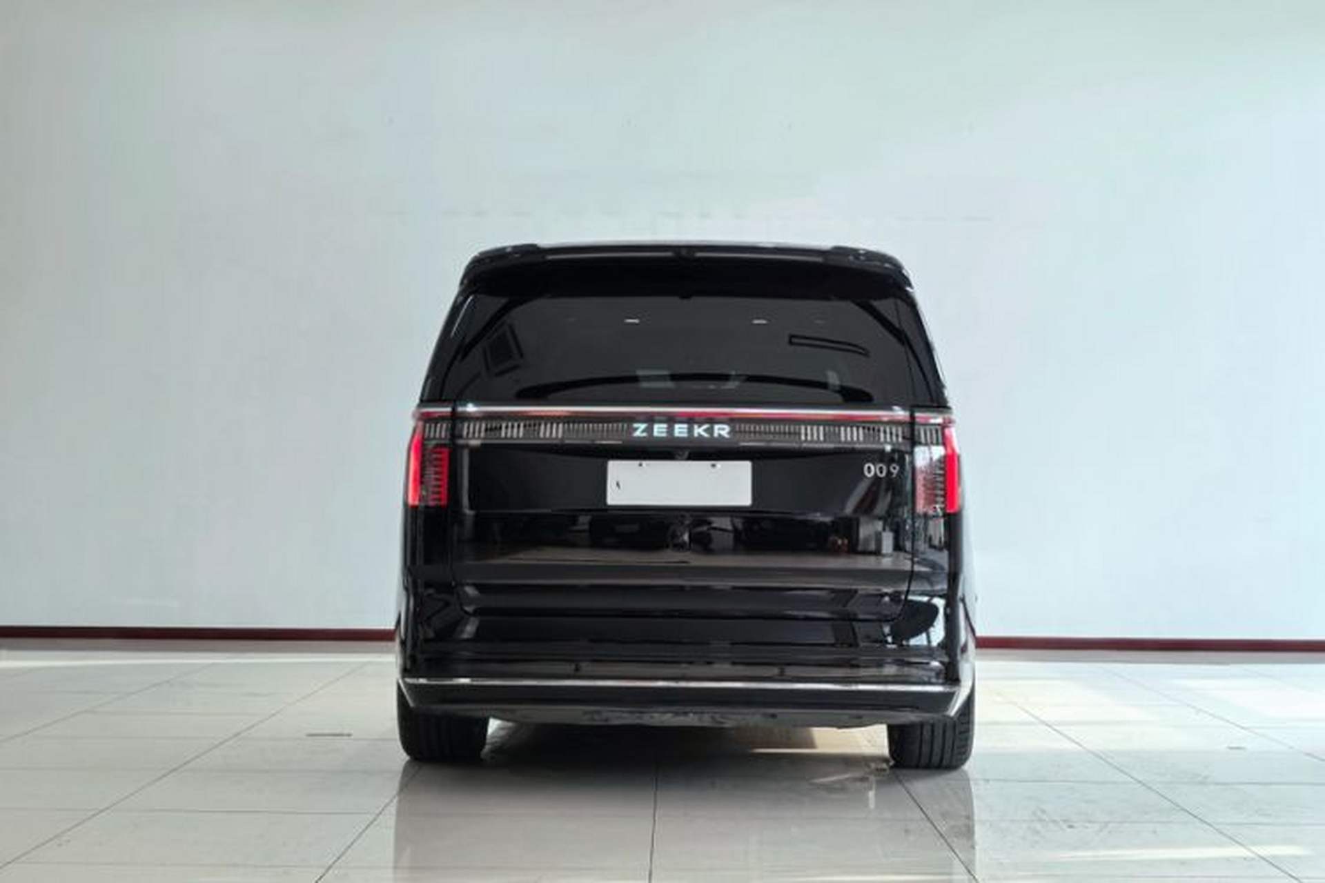 Used Zeekr 009 2024 Six-Seat Executive Version 4WD 108 kWh Exterior 1