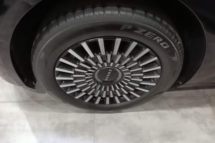 Used Zeekr 009 2024 7-Seater Walk-Through Version Four-Wheel Drive 108 kWh Exterior 1